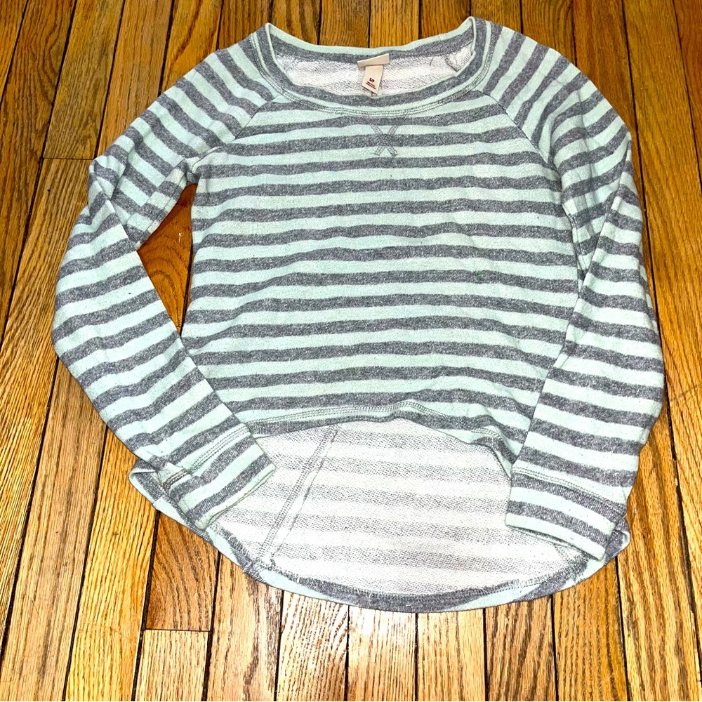 Womens. Lightweight sweatshirt. Size S
